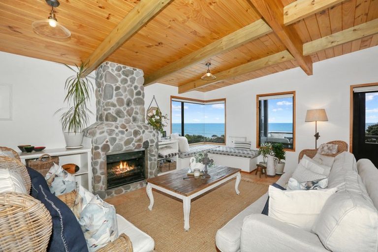 Photo of property in 36 Messenger Terrace, Oakura, 4314