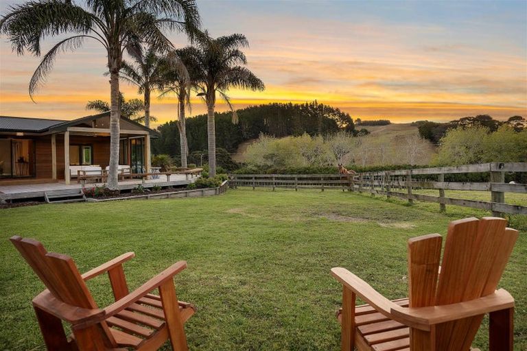 Photo of property in 883 Peak Road, Helensville, 0875