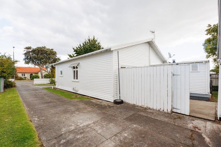 Photo of property in 223 College Street, West End, Palmerston North, 4412