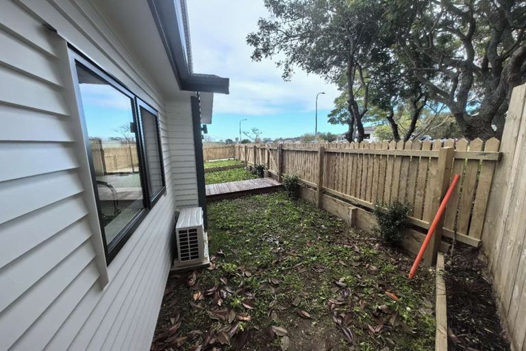 Photo of property in 29a West Harbour Drive, West Harbour, Auckland, 0618