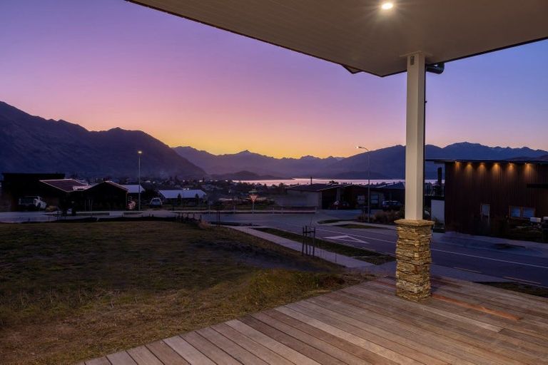 Photo of property in 27 The Heights Avenue, Wanaka, 9305
