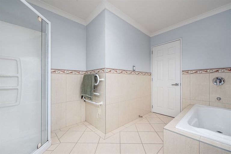 Photo of property in 86 San Valentino Drive, Henderson, Auckland, 0612