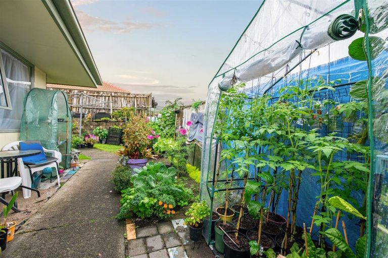 Photo of property in 12 Cretian Crescent, Henderson, Auckland, 0612