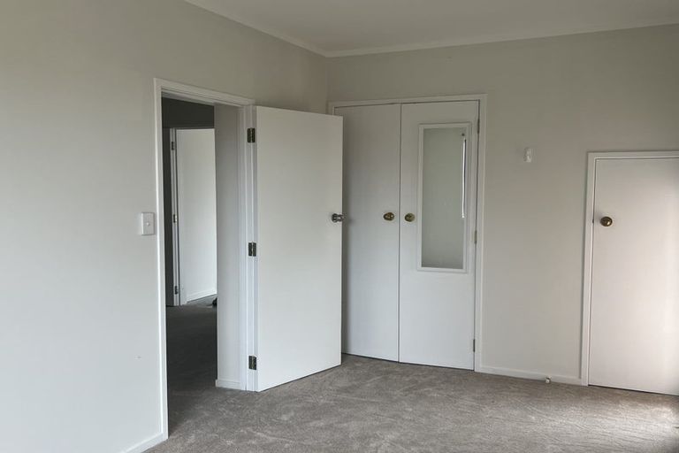 Photo of property in 15 Oaktree Avenue, Browns Bay, Auckland, 0630