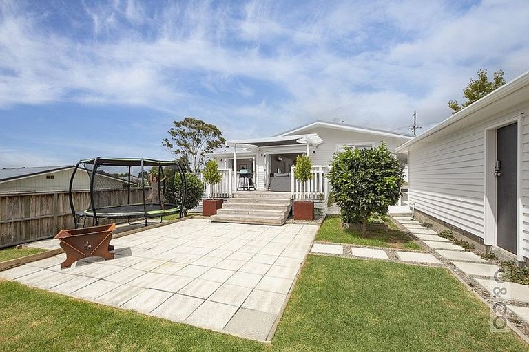 Photo of property in 25 Maude Street, Riverhead, 0820