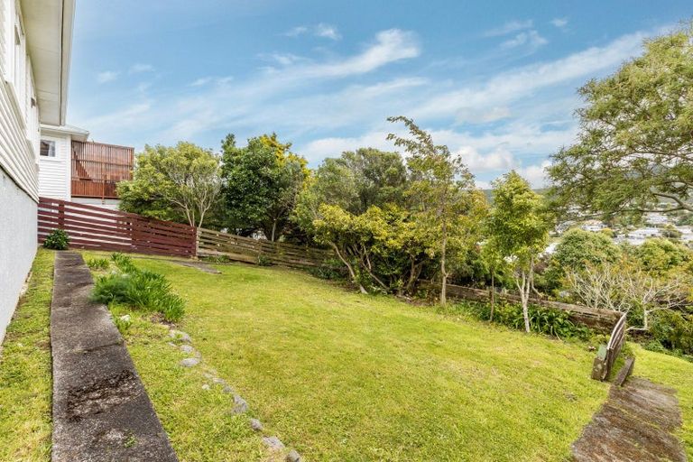 Photo of property in 12 Taylor Terrace, Tawa, Wellington, 5028