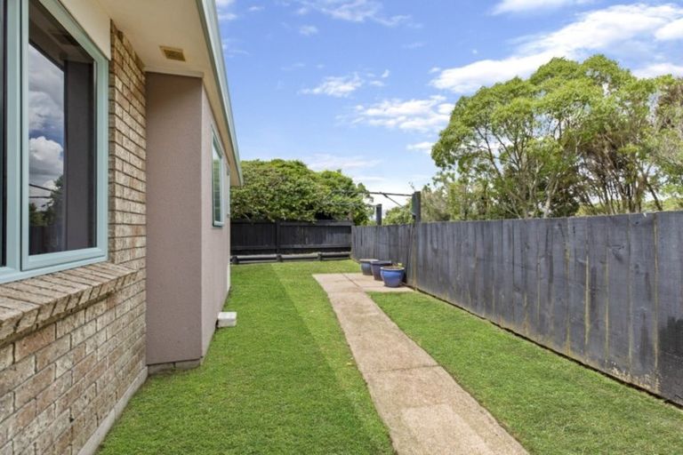 Photo of property in 122 Dalton Drive, Papamoa Beach, Papamoa, 3118