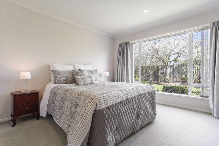 Photo of property in 4 Wardour Mews, Avonhead, Christchurch, 8042
