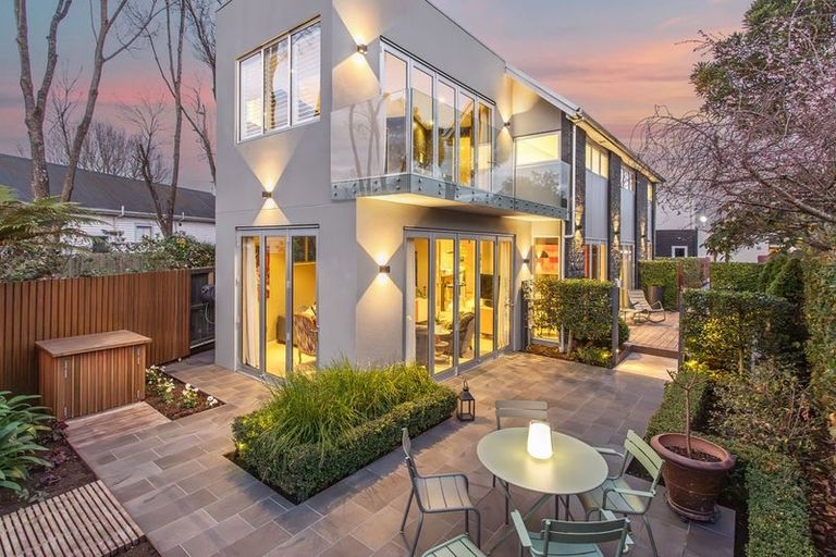 Photo of property in 93 Merivale Lane, Merivale, Christchurch, 8014