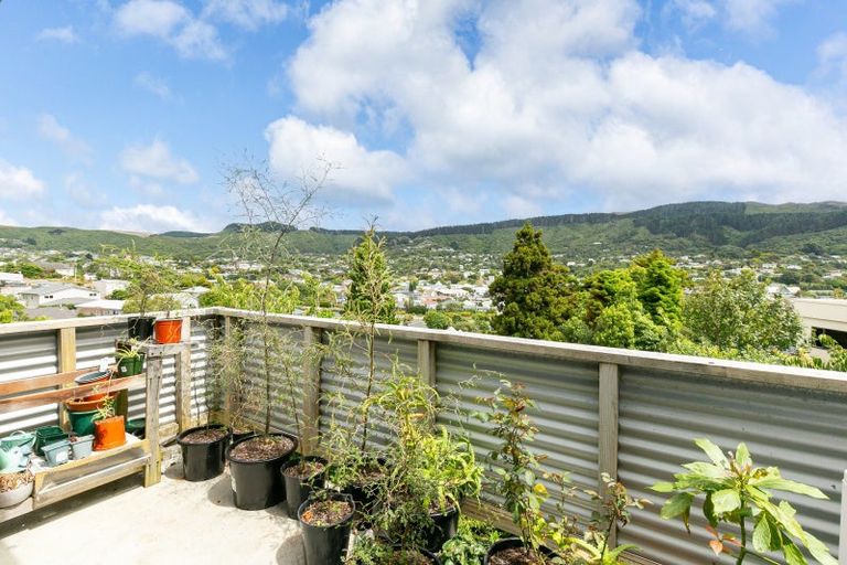 Photo of property in 21 Court Road, Tawa, Wellington, 5028
