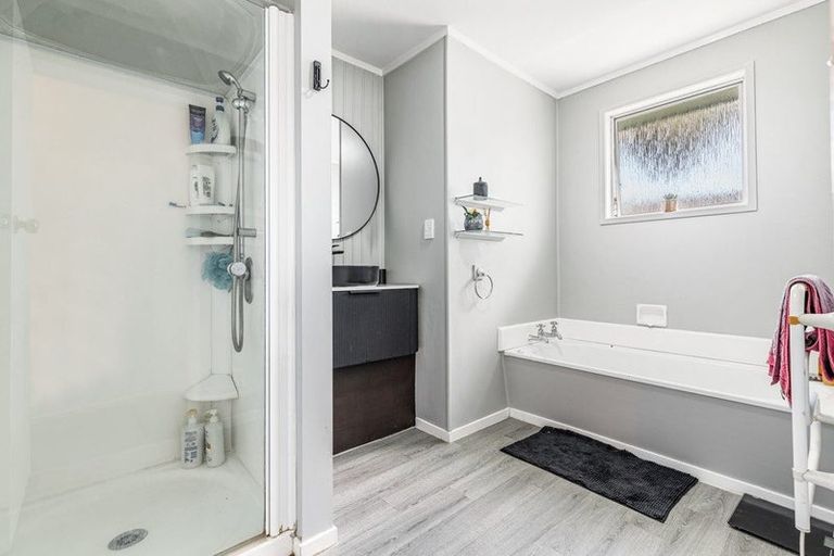 Photo of property in 42 Brunner Road, Glen Eden, Auckland, 0602