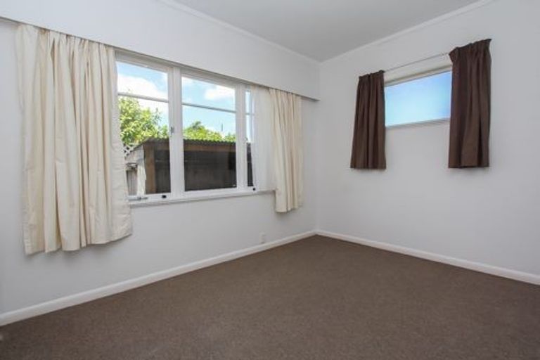 Photo of property in 18 Oxford Street, Fairfield, Hamilton, 3214