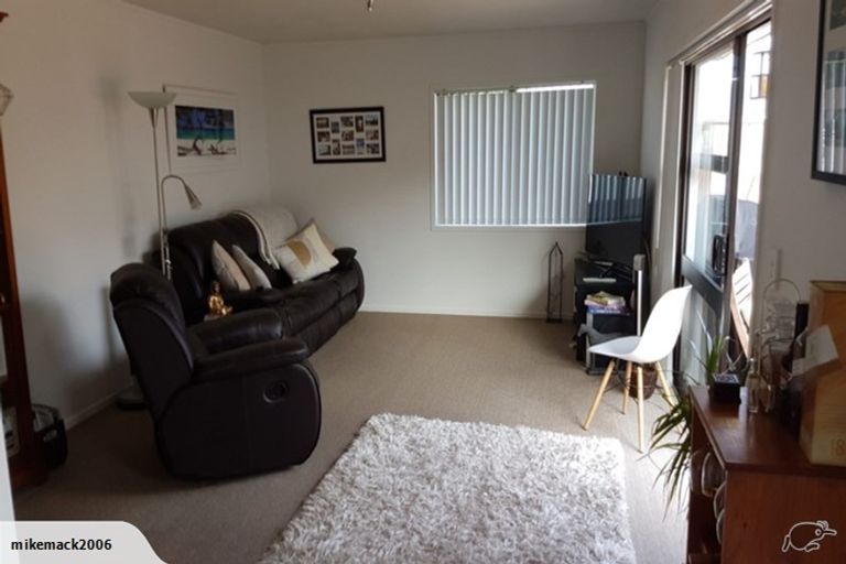 Photo of property in 1/34 Dale Crescent, Pakuranga, Auckland, 2010