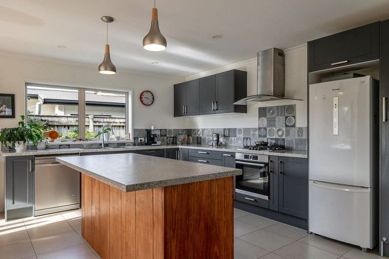Photo of property in 6 Silkwood Place, Fitzherbert, Palmerston North, 4410