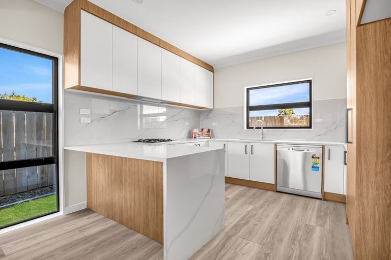 Photo of property in 2b Mayflower Close, Mangere East, Auckland, 2024