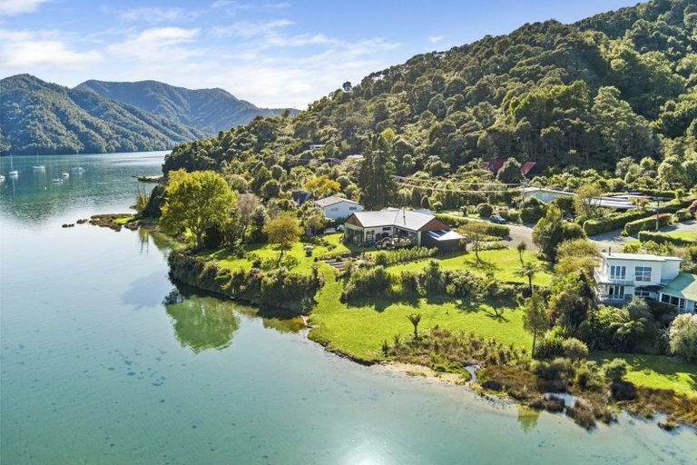 Photo of property in 1735 Queen Charlotte Drive, Linkwater, Picton, 7281