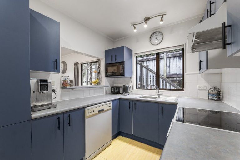 Photo of property in 92 Heta Road, Highlands Park, New Plymouth, 4312