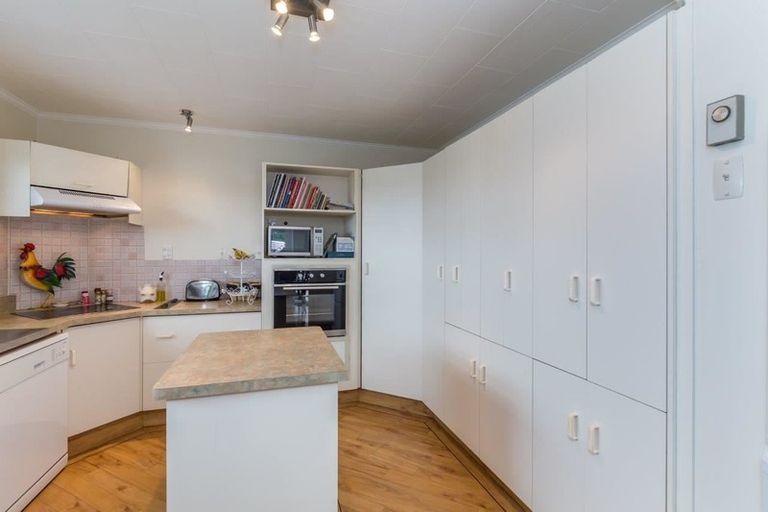 Photo of property in 470 Tararua Road, Levin, 5571