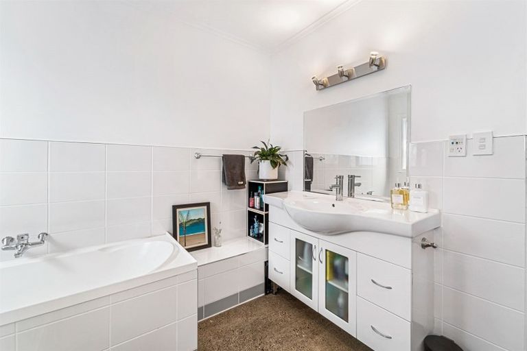 Photo of property in 814 Whangaparaoa Road, Manly, Whangaparaoa, 0930