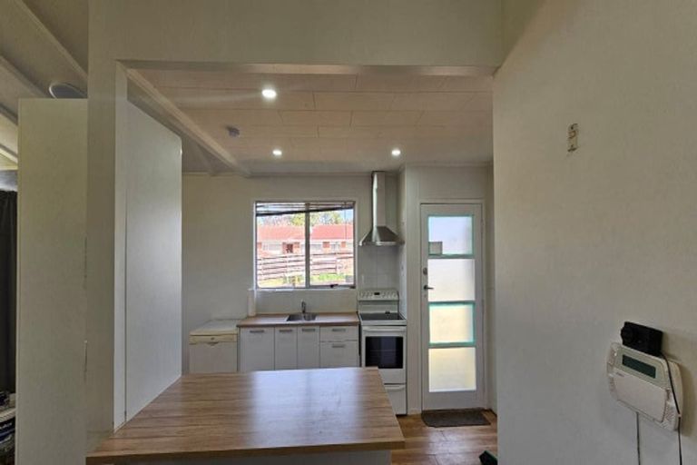 Photo of property in 2 Tuna Place, Manurewa, Auckland, 2102