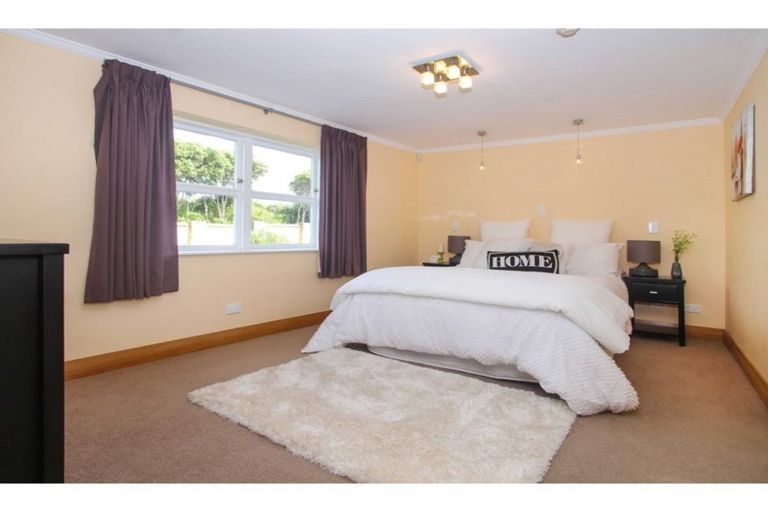 Photo of property in 24 Howard Road, Northcote, Auckland, 0627