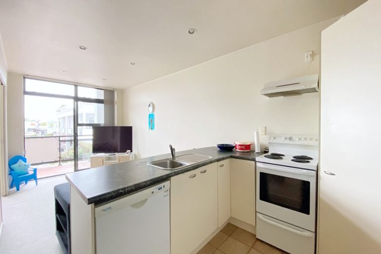 Photo of property in 6/372 Rosedale Road, Rosedale, Auckland, 0632