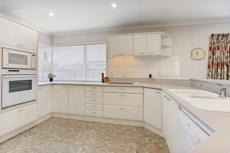 Photo of property in 4 Wardour Mews, Avonhead, Christchurch, 8042