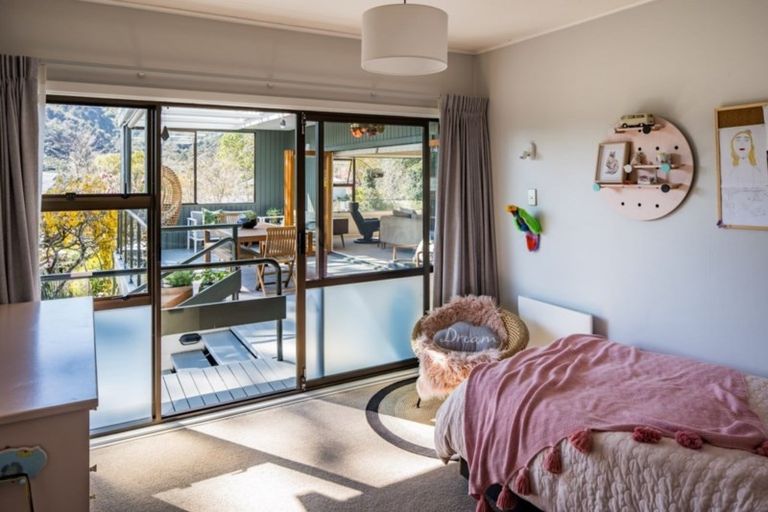 Photo of property in 6 Walter Road, Lowry Bay, Lower Hutt, 5013