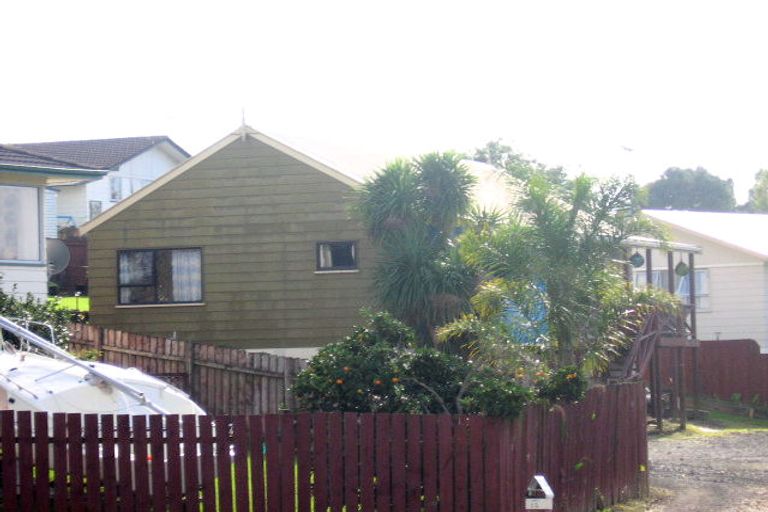 Photo of property in 12 Talmar Place, Massey, Auckland, 0614