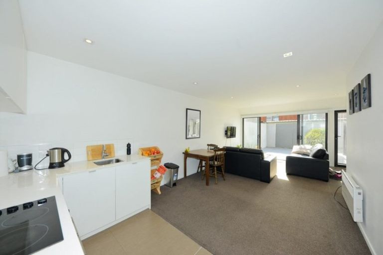 Photo of property in 9/20 North Avon Road, Richmond, Christchurch, 8013