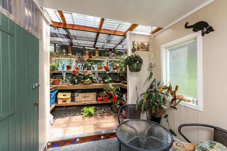 Photo of property in 30 Seaview Road, Marfell, New Plymouth, 4310