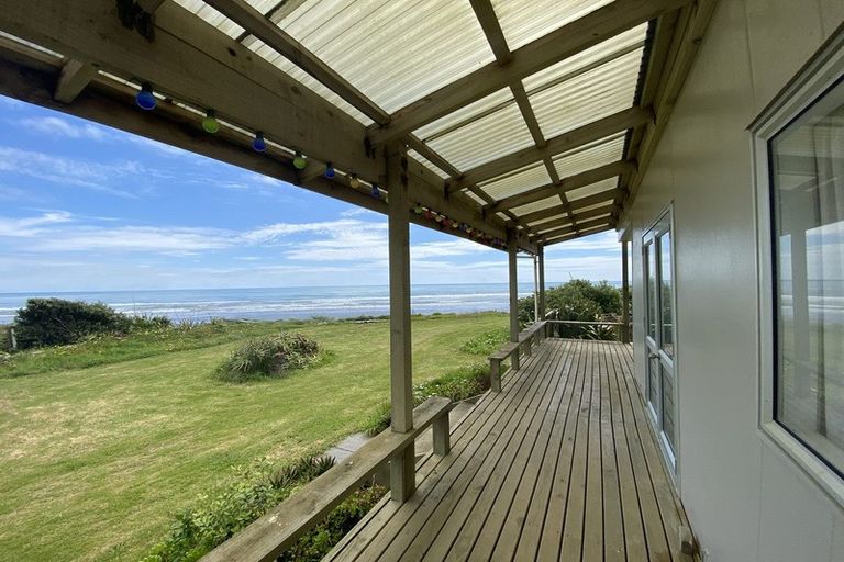 Photo of property in 4 Beach Road, Mokau, 4376