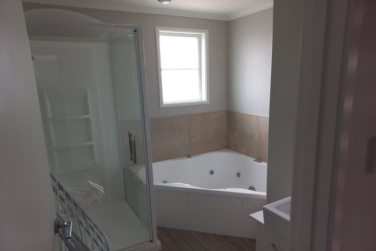 Photo of property in 571a Queen Street East, Levin, 5510