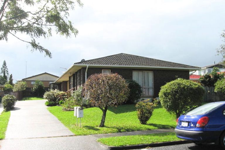 Photo of property in 1/4 Ballater Place, Highland Park, Auckland, 2010