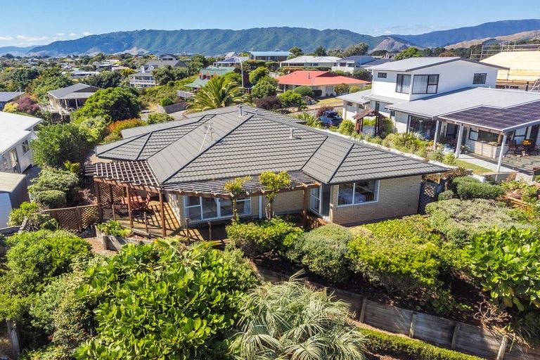 Photo of property in 174 Weggery Drive, Waikanae Beach, Waikanae, 5036