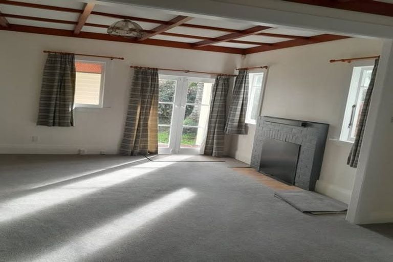 Photo of property in 94 Queen Street, Waiuku, 2123