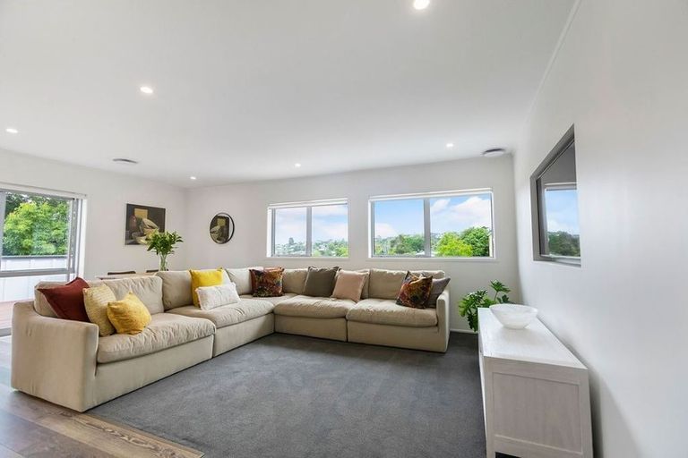 Photo of property in 2/61a Target Road, Totara Vale, Auckland, 0629