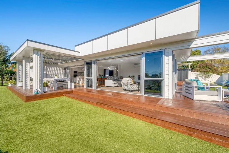 Photo of property in 1/13 Estelle Place, Farm Cove, Auckland, 2012