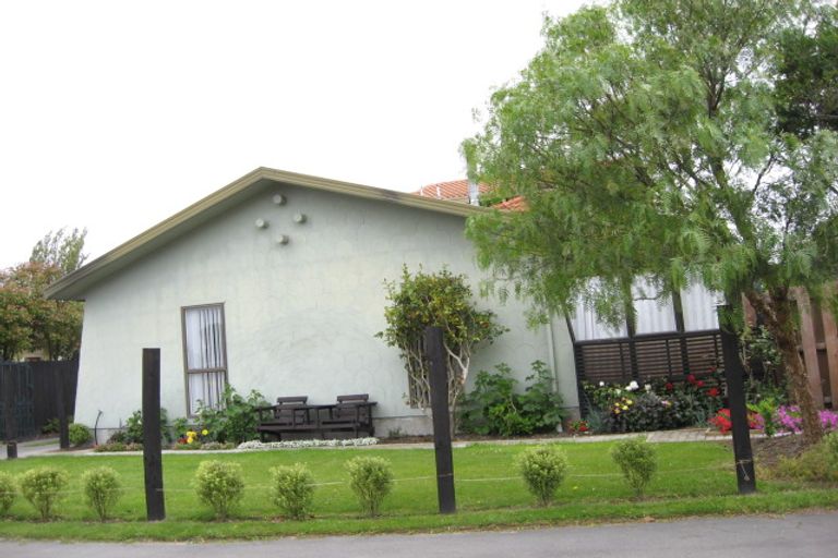 Photo of property in 6 Binstead Place, Avondale, Christchurch, 8061