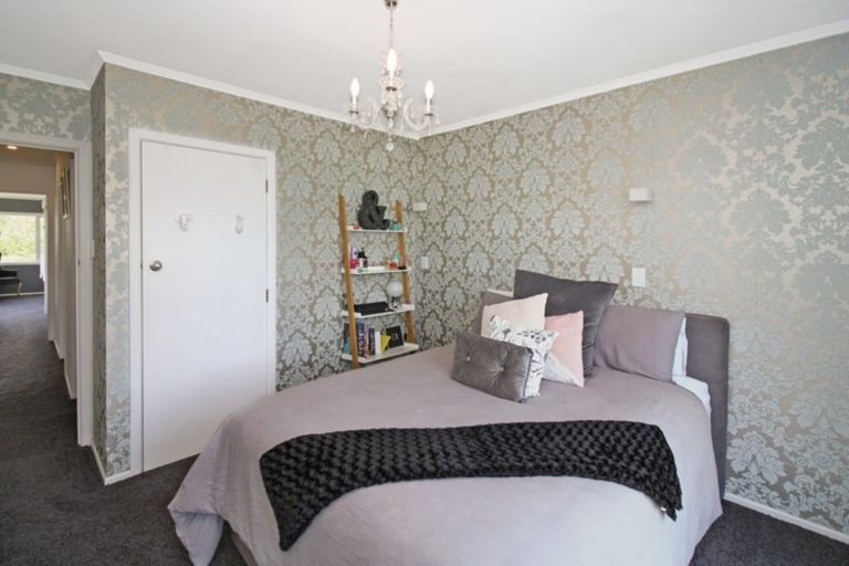 Photo of property in 409 Mangorei Road, Merrilands, New Plymouth, 4312