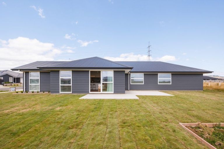 Photo of property in 69 Atlantic Drive, Fitzherbert, Palmerston North, 4410