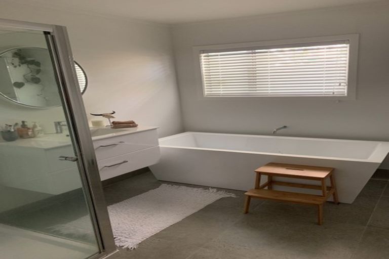 Photo of property in 2/14 Finchley Road, Torbay, Auckland, 0630