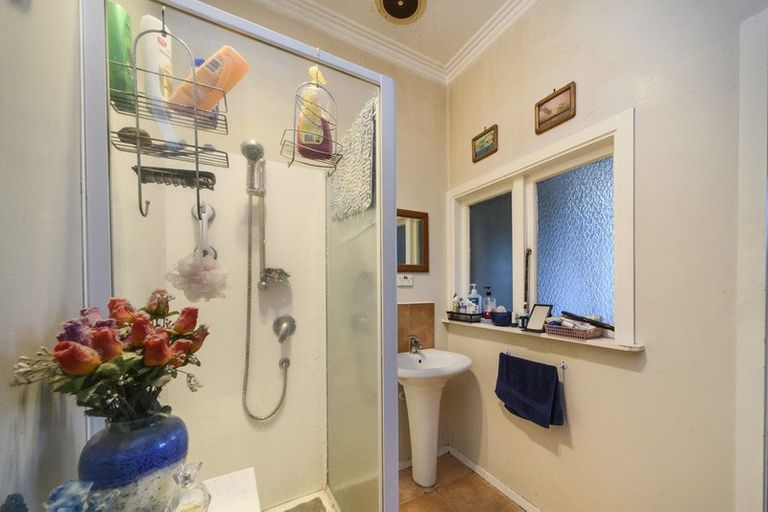 Photo of property in 11 Botanical Road, Takaro, Palmerston North, 4412