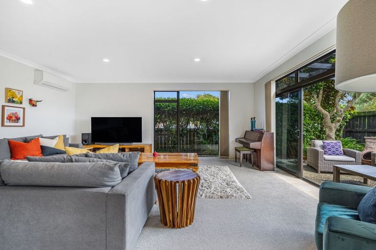 Photo of property in 2 Four Oaks Place, Pukekohe, 2120