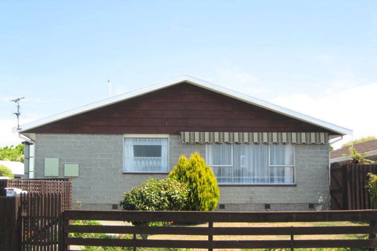 Photo of property in 2/6 Leonie Place, Aranui, Christchurch, 8061