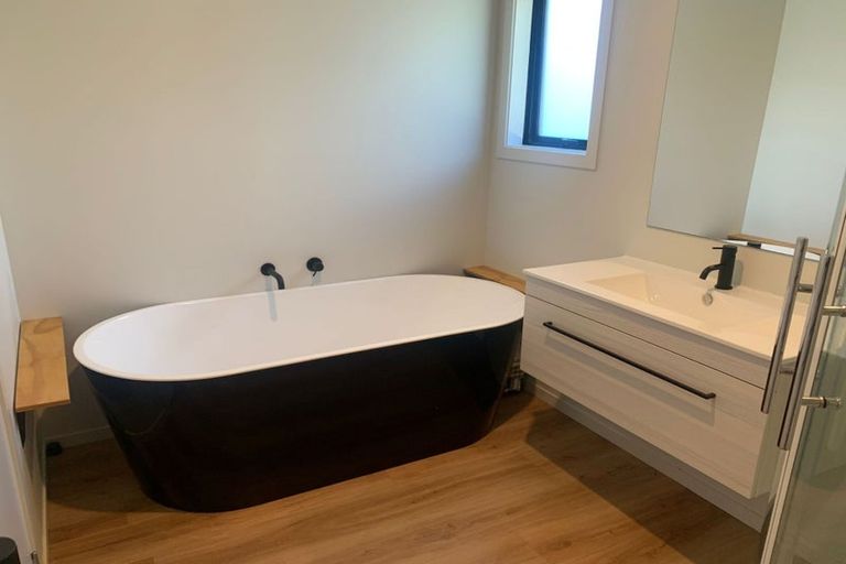 Photo of property in 39 Kingfisher Crescent, Albert Town, Wanaka, 9305