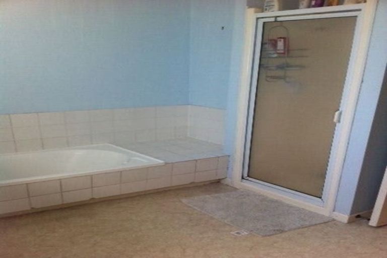 Photo of property in 84 Ocean View Road, Northcote, Auckland, 0627