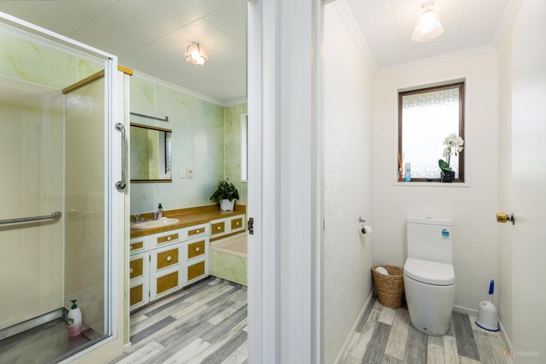 Photo of property in 23 Timaru Road, Waimate, 7924