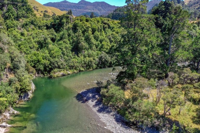 Photo of property in 2096 State Highway 2, Mount Bruce, Opaki, 5881