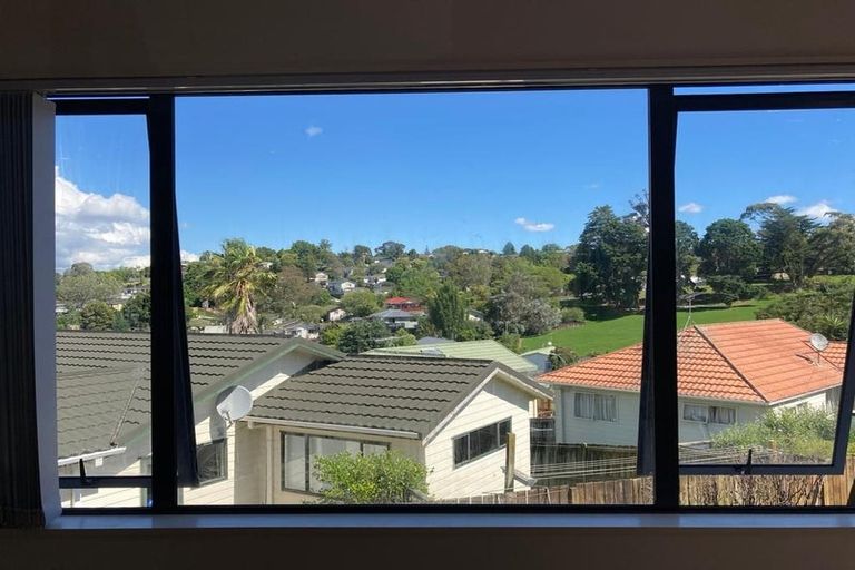 Photo of property in 10 Loughanure Place, Massey, Auckland, 0614